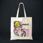 BINGO Taschen-Tasche Tragetasche<br><div class="desc">BINGO! BINGO! Diese Comic Buch inspirierte BINGO-Taschentasche ist sicher, ein Lächeln zum Gesicht jedes möglichen Bingoliebhabers zu holen. Die Ausrüstungsbeschreibungen eine herrlich schrullige Frau mit dem blonden Haar angehäuft auf ihrem Kopf, der einen rosa Bogen, Katzeauge Gläser, ein rosa und weißer Zebradruckkragen und blaues Kleid trägt. Eine weiße behandschuhte Hand...</div>