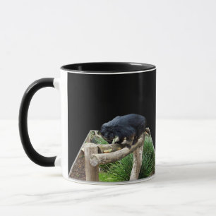 Binturong (Barkatze), Stehend auf einem Rundholz, Tasse
