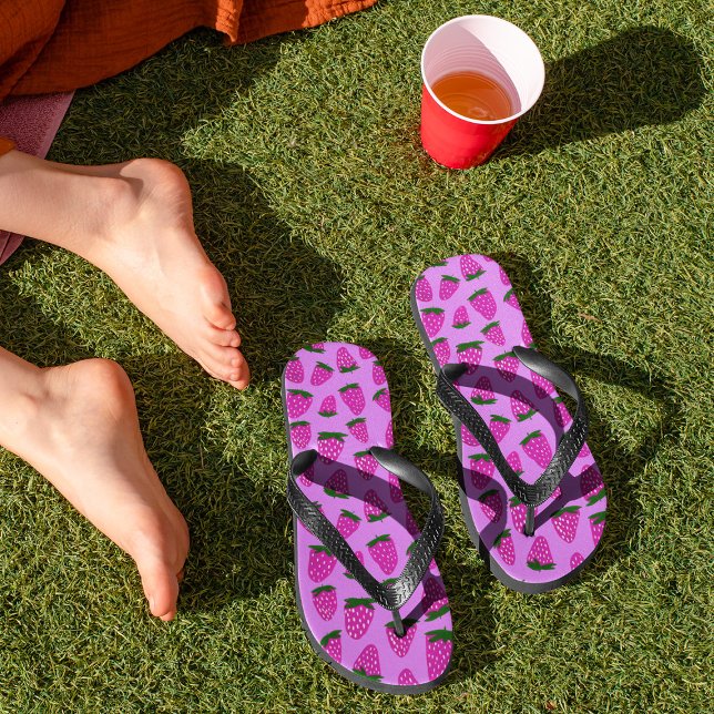 Bio Erdbeeren im Sommer lila Flip Flops (Von Creator hochgeladen)