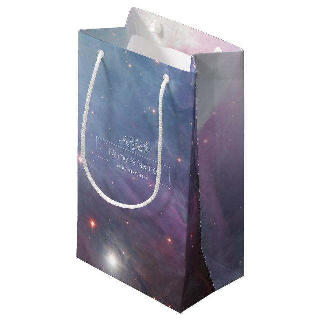 Bio violette Himmelsstars orion nebula EDITABLE Kleine Geschenktüte (Vorderseite Schrägansicht)
