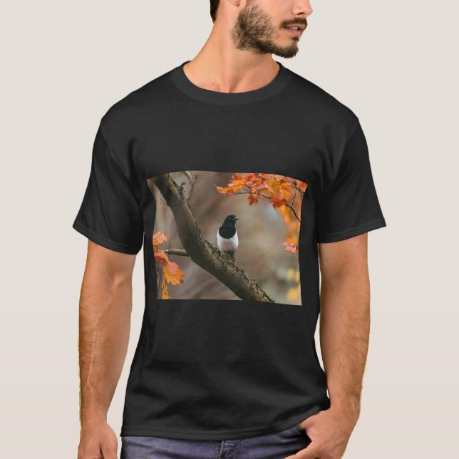 Bird in Flight 4K Art T-Shirt (Vorderseite)