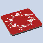 Bird Wreath Moderner Skandinavien Getränkeuntersetzer<br><div class="desc">Hübsche festliche skandinavische Vögel und Rosshap Kranz. Weiß auf rotem Hintergrund.</div>
