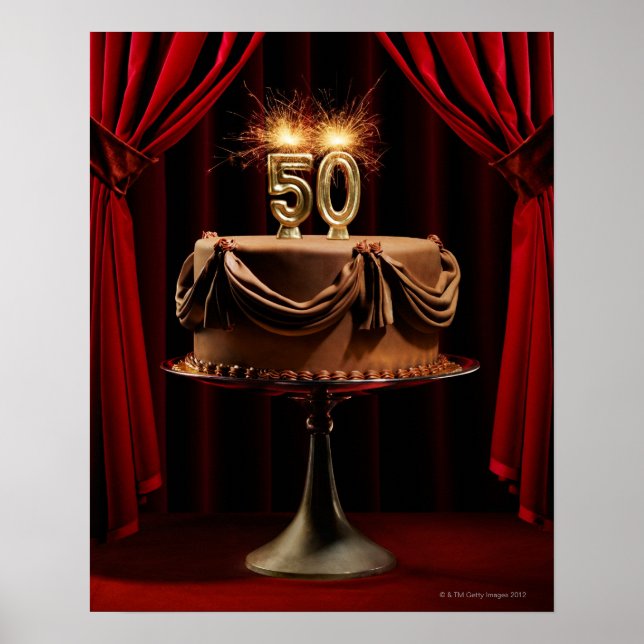 BIrdday Cake auf Bühne mit der Nummer 50 Kerzen Poster (Vorne)