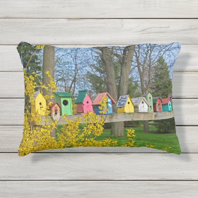 Birdhouse Boulevard Kissen Für Draußen (Vorderseite)