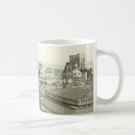 Birminghamskyline und brummie Tara ein Kaffeetasse