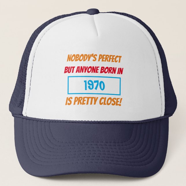 Birth Year Funny Niemand ist ein perfektes Geschen Truckerkappe (Vorderseite)