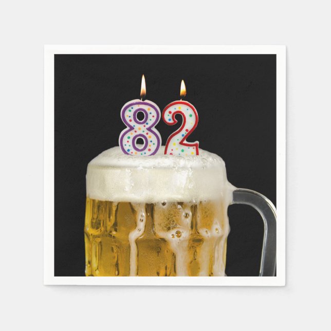 Birthday Beer auf schwarz Serviette (Vorderseite)