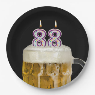 Birthday Beer auf schwarzer Papierplatte Pappteller