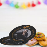 Birthday Black Gold Foto Mythos Legende Pappteller<br><div class="desc">Ein klassischer schwarzer Hintergrund. Text: Der Mann,  der Mythos,  die Legende. Personalisieren und fügen Sie seinen Namen,  Alter und Foto.</div>