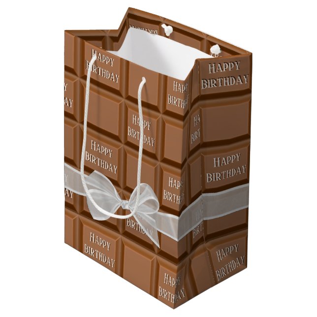Birthday Bow auf Schokolade Candy Bar Mittlere Geschenktüte (Vorderseite Schrägansicht)