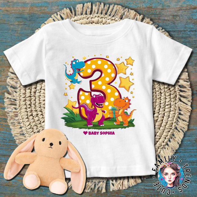 Birthday Boy 3 Dinosaurier Baby T-shirt (Von Creator hochgeladen)