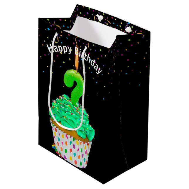 Birthday Candle Frage Mark auf Cupcake Mittlere Geschenktüte (Vorderseite Schrägansicht)