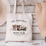 Birthday Club | Jungle Animal Kids Name Tragetasche<br><div class="desc">Feiern Sie mit diesem personalisierten Dschungeltier-Geburtstagsgeschenk Ihren Kindertag! Mit einer spielerischen Auswahl an illustrierten Tieren - darunter ein Tiger, Bär, Panda und Toucan - macht diese maßgeschneiderte Tasche die perfekte Geburtstagsparty für Kinder oder eine wiederverwendbare Geschenktasche. Fügen Sie den Namen und Geburtstag Ihres Kindes für einen einzigartigen Sake hinzu, den...</div>