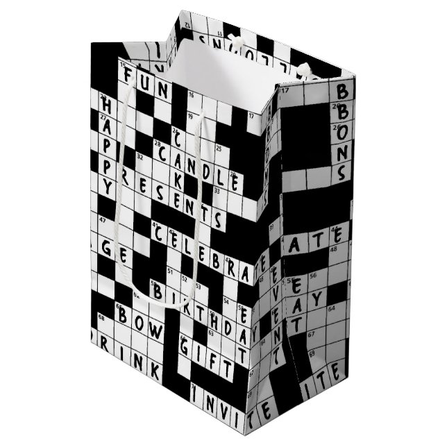 Birthday Crossword Puzzle Mittlere Geschenktüte (Vorderseite Schrägansicht)