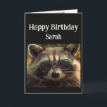 Birthday Individuelle Name Cool Sister Raccoon Karte<br><div class="desc">Glücklicher Geburtstags-Individuelle Name cooler Schwestern Raccoon Tier in Brille</div>