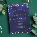 Birthday Marineblau Glitzer glamourös Einladungspostkarte<br><div class="desc">Marineblau,  mit Imitaten dekoriert,  leicht vergoldeter Glitzer,  Glitzern. Die blaue Farbe ist ungleichmäßig. Personalisieren und fügen Sie Ihren Namen und Ihre Daten hinzu. Der Name ist mit einem modernen handgeschriebenen Stilskript geschrieben.</div>