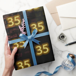 Birthday Neon 35 Schild auf Ziegelstein  Geschenkpapier