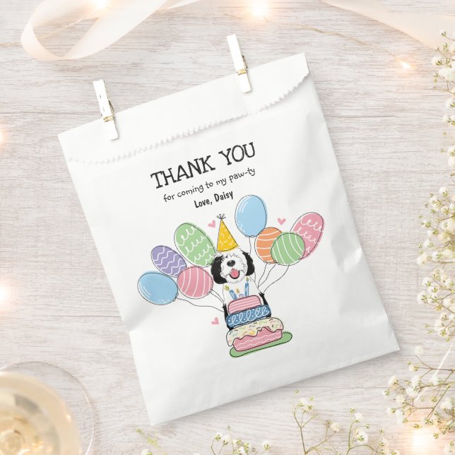 Birthday Party mit Schwarz und Weiß Sheepadoodle Geschenktütchen (Ausgeschnitten)