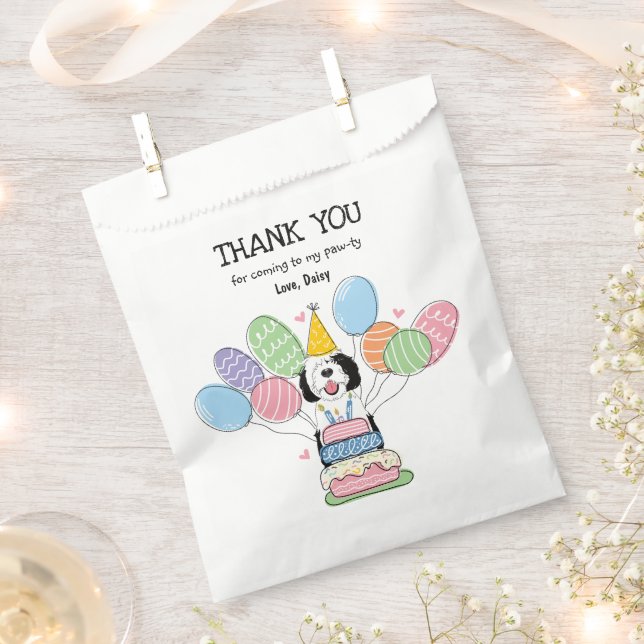 Birthday Party mit Schwarz und Weiß Sheepadoodle Geschenktütchen (Ausgeschnitten)