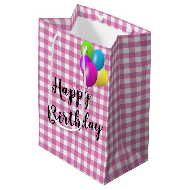 Birthday Pink und White Gingham Mittlere Geschenktüte (Vorderseite Schrägansicht)