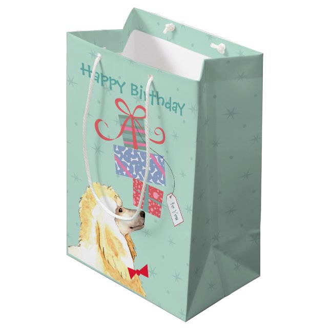 Birthday Presents Poodle Mittlere Geschenktüte (Vorderseite Schrägansicht)