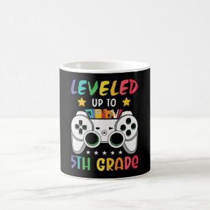 Bis zur fünften Stufe des Videospiels in der Schul Kaffeetasse