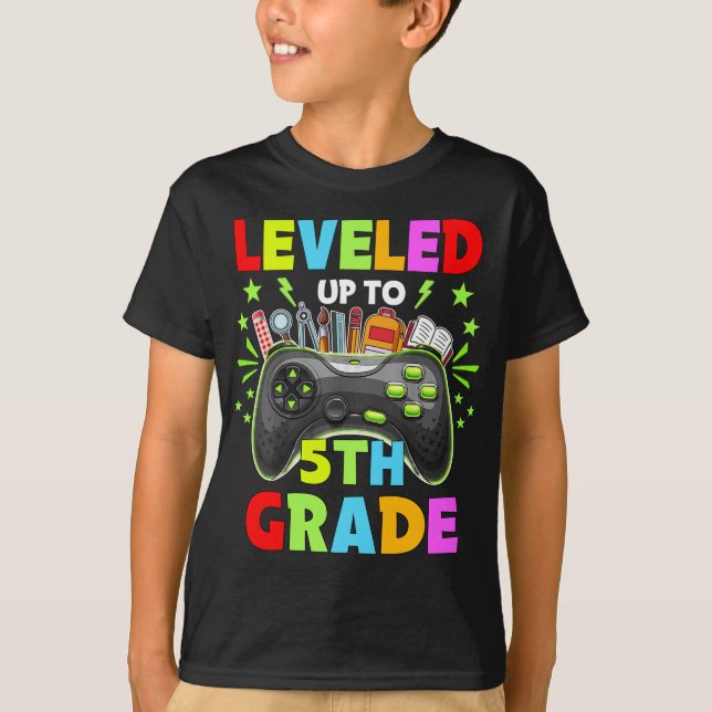 Bis zur fünften Stufe des Videospiels in der Schul T-Shirt (Vorderseite)
