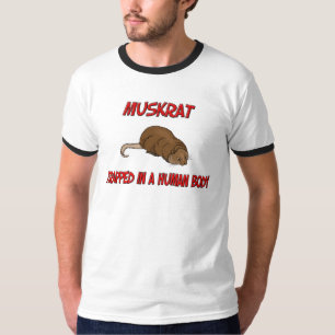 Bisamratte eingeschlossen in einem menschlichen T-Shirt