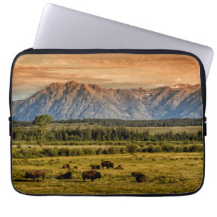 Bison am Sonnenaufgang Laptopschutzhülle