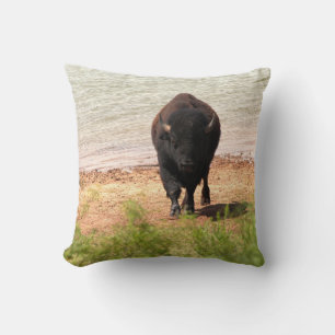 Bison am Wasser Kissen