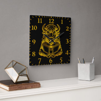 Bison Reading a Book with merkwürdige Expression Quadratische Wanduhr