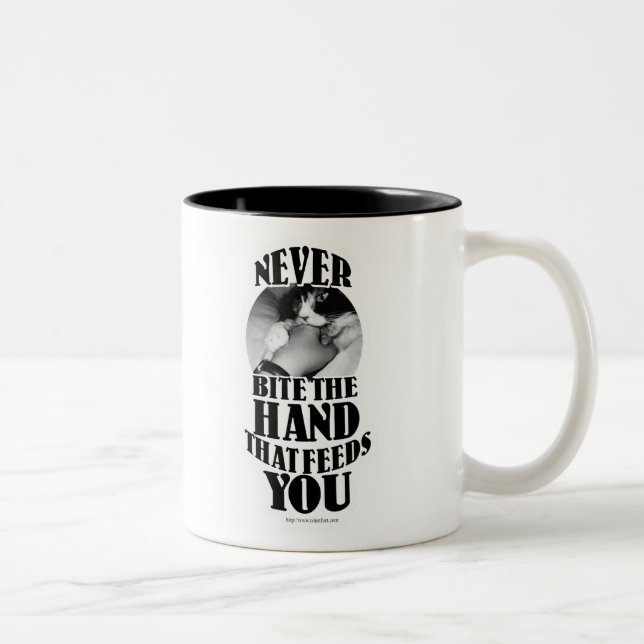 Biss nie, dass Cat Cliche Spaß Spaß Zweifarbige Tasse (Rechts)