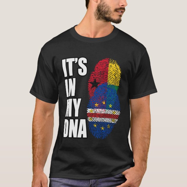 Bissau Guinean And Cabo Verdean Mix DNA Flag Herit T-Shirt (Vorderseite)