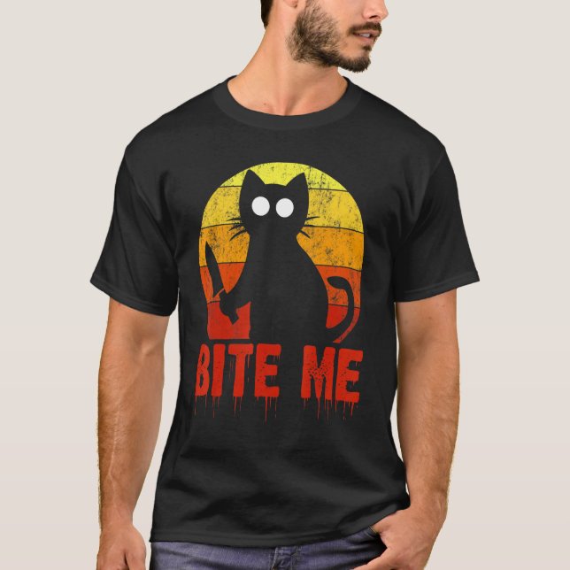 Bite Me Cat Gory Horror Szene Spooky Catty T-Shirt (Vorderseite)