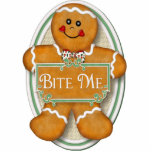 Bite Me Gingerbread Man - Oval Ornament Fotoskulptur Ornament<br><div class="desc">Funny Gingerbread Man Spaß für die Ferien. Er sieht mit seiner kleinen Bogen-Krawatte niedlich aus,  aber er hat eine andere Weihnachtsbotschaft. Sein kleines Schild sagt Bite Me. Durchsuchen Sie meine Galerie für viele andere Kleidung und Geschenke mit diesem Design.</div>