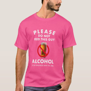 Bitte geben Sie diesem Kerl keinen Alkohol - Lusti T-Shirt