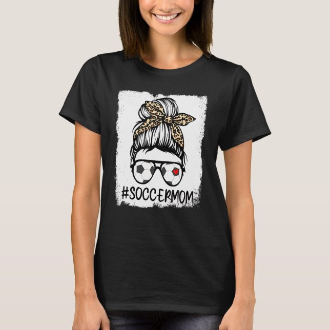 Blached Soccer Mama Life Leopard Bow Messy Bun Gam T-Shirt (Vorderseite)