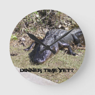 Black Alligator Frage über Abendessen Runde Wanduhr