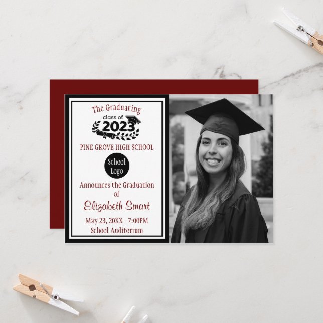 Black and Burgundy Class of 2023 Abschluss Einladung (Vorderseite/Rückseite Beispiel)