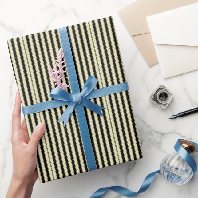 Black and Cream Pinstripe Wedding Elegante   Geschenkpapier (Schenken)