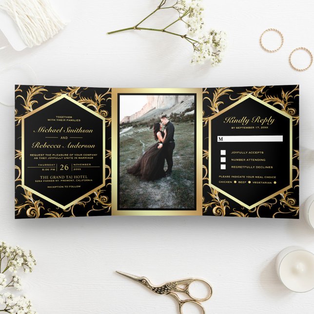 Black and Gold Blüh Swirl Wedding Foto Dreifach Gefaltete Einladung (Von Creator hochgeladen)
