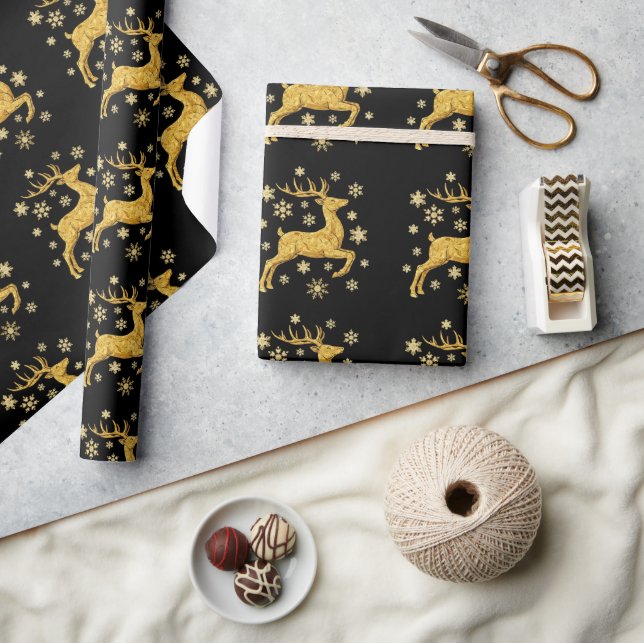 Black And Gold Faux Foil Reindeer and Snowflakes Geschenkpapier (Kunsthandwerk)
