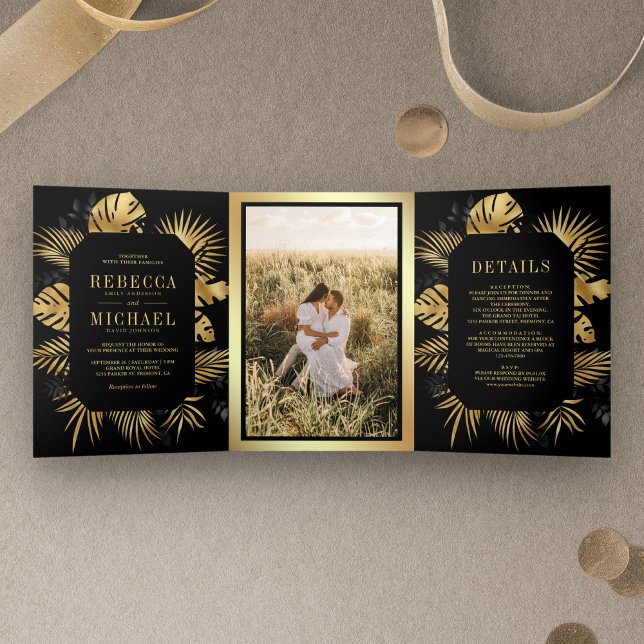 Black and Gold Foil Tropical Palm Foto Hochzeit Dreifach Gefaltete Einladung (Von Creator hochgeladen)