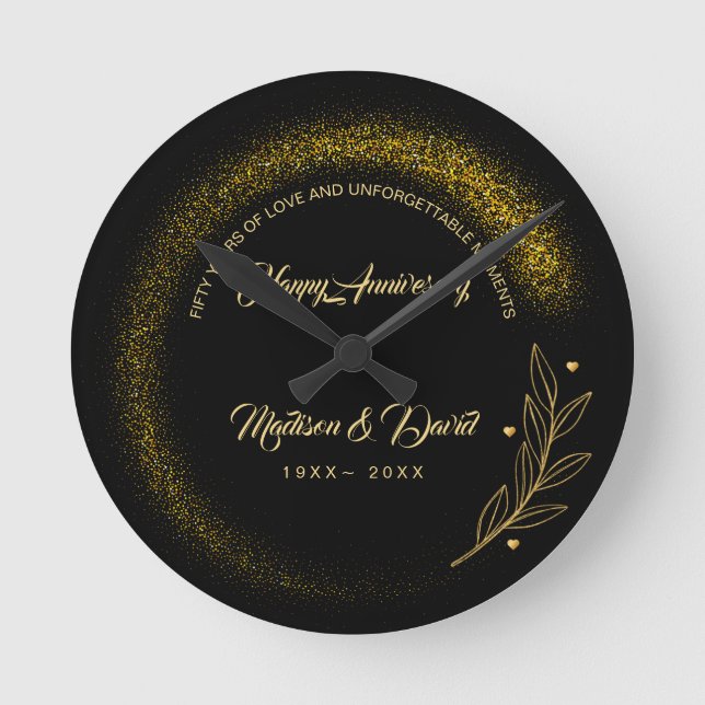 Black and Gold Luxury Wedding Anniversary  Runde Wanduhr (Vorderseite)