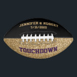 Black and Gold Wedding Custom Football<br><div class="desc">Hochzeitsfußball in einem vergoldeten Glitzer gedruckt auf der Unterseite der Kugel, mit benutzerdefiniertem Pflaumentext Lesen Touchdown. Die obere Hälfte der Oberseite des Balls, ist in massivem Schwarz, mit benutzerdefinierten goldgelben Text gemacht. Personalisieren Sie den Text mit den Namen der Braut und des Bräutigams, dem Hochzeitstag und jeder von Ihnen gewollt...</div>
