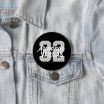 Black and Gray Athlete Jersey Number Button<br><div class="desc">Freuen Sie sich auf Ihr Lieblings-Sportteam, Ihren Fußballspieler oder zeigen Sie einfach Ihren Schulstolz mit einem personalisierten Spirituosenknopf! Personalisieren Sie Ihre Daten mit der Jerseynummer eines Spielers oder einem anderen benutzerdefinierten Text. Ideal für Fußball, Basketball, Baseball und Fußball! Erstellen Sie individuelle Buttone für das ganze Team, Cheerleader, Eltern und Geschwister,...</div>