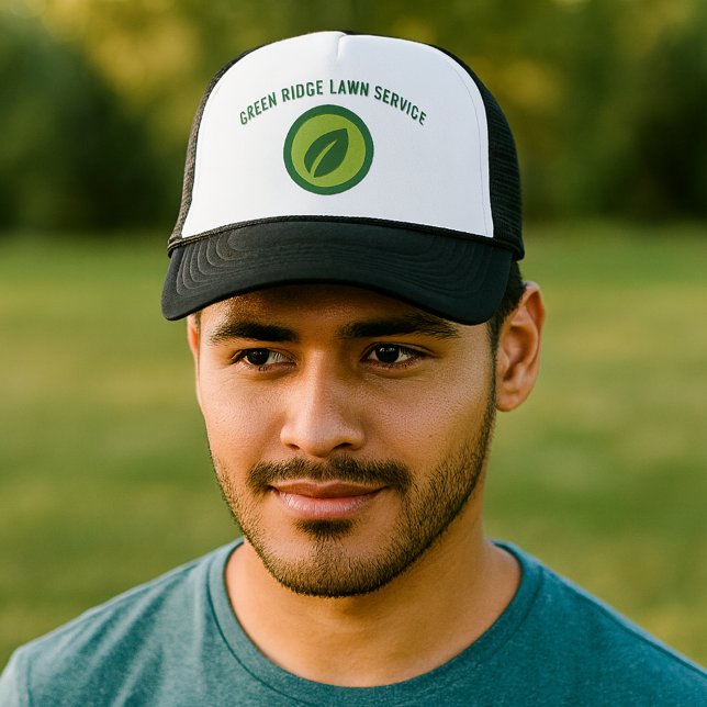 Black and Green Lawn Care Professional Truckerkappe (Von Creator hochgeladen)