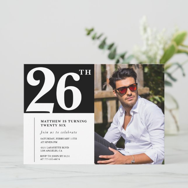 Black and White 26th birthday Invitations (Debout devant)