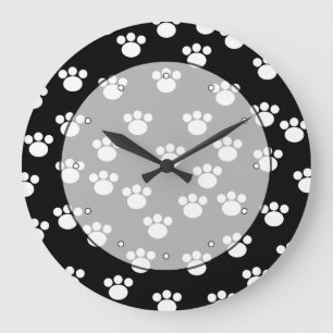 Black and White Animal Paw Print Pattern. Große Wanduhr