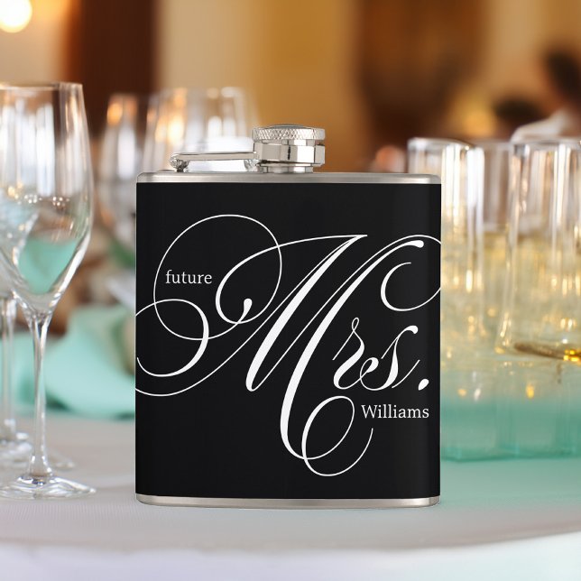 Black and White Elegant Script Future Mrs. Flachmann (Von Creator hochgeladen)